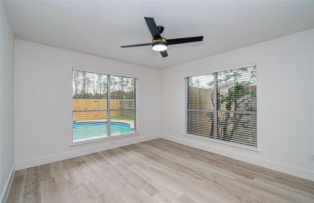 2211 S Mission Circle, Friendswood, TX 77546