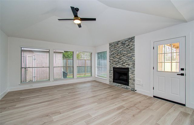 2211 S Mission Circle, Friendswood, TX 77546