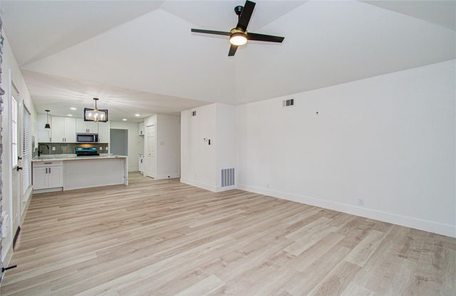 2211 S Mission Circle, Friendswood, TX 77546