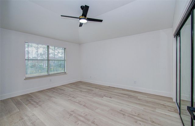 2211 S Mission Circle, Friendswood, TX 77546