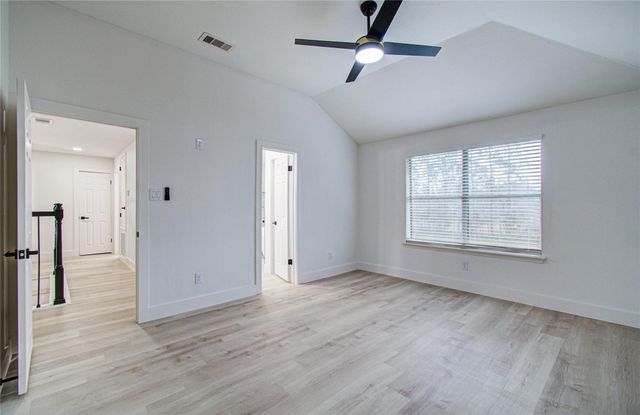 2211 S Mission Circle, Friendswood, TX 77546