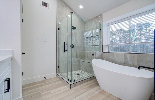 2211 S Mission Circle, Friendswood, TX 77546