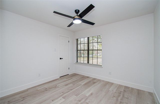 2211 S Mission Circle, Friendswood, TX 77546