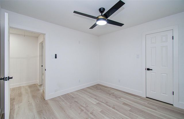 2211 S Mission Circle, Friendswood, TX 77546