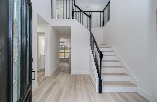 2211 S Mission Circle, Friendswood, TX 77546