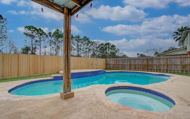 2211 S Mission Circle, Friendswood, TX 77546