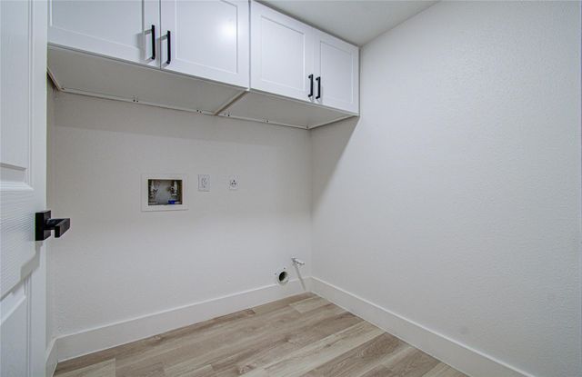 2211 S Mission Circle, Friendswood, TX 77546