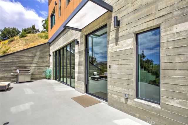 8504 Outland View, Sun Valley, CA 91352