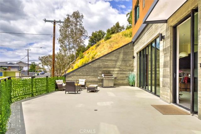 8504 Outland View, Sun Valley, CA 91352