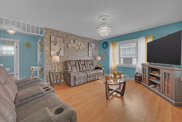 10 Union St, Southbridge, MA 01550