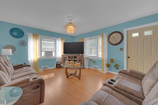 10 Union St, Southbridge, MA 01550