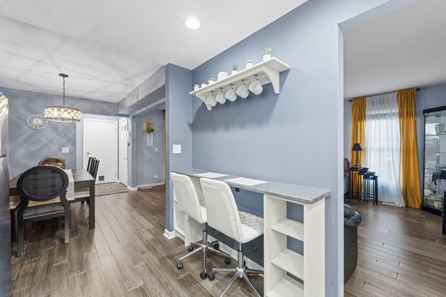 1804 Fayette Walk D, Hoffman Estates, IL 60169