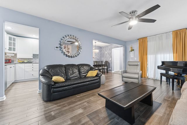 1804 Fayette Walk D, Hoffman Estates, IL 60169
