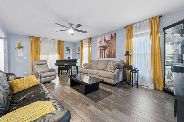 1804 Fayette Walk D, Hoffman Estates, IL 60169
