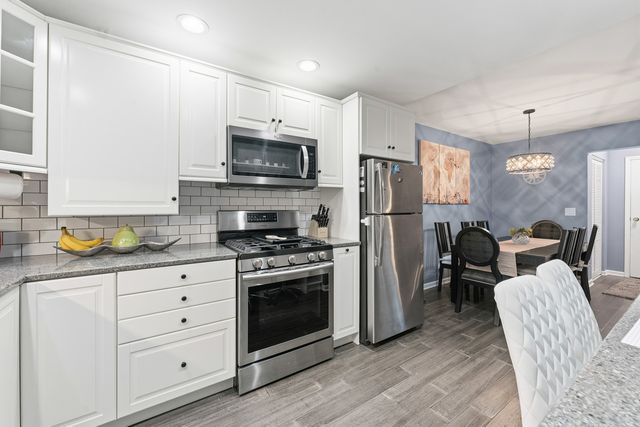 1804 Fayette Walk D, Hoffman Estates, IL 60169