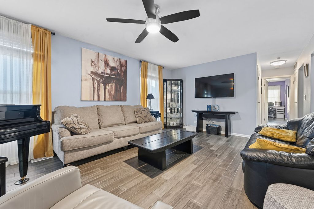 1804 Fayette Walk D, Hoffman Estates, IL 60169 — photo 4