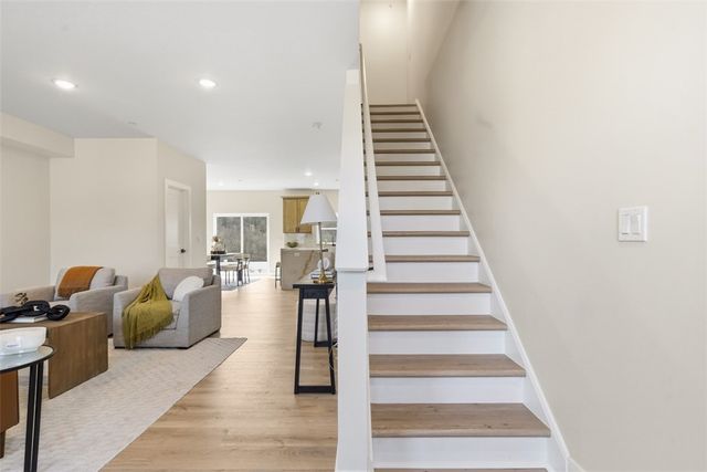 125 Bella Vista Drive, Baldwin Boro, PA 15236