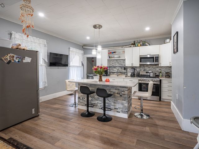 72 Mount Vernon St, Fitchburg, MA 01420