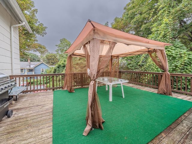 72 Mount Vernon St, Fitchburg, MA 01420