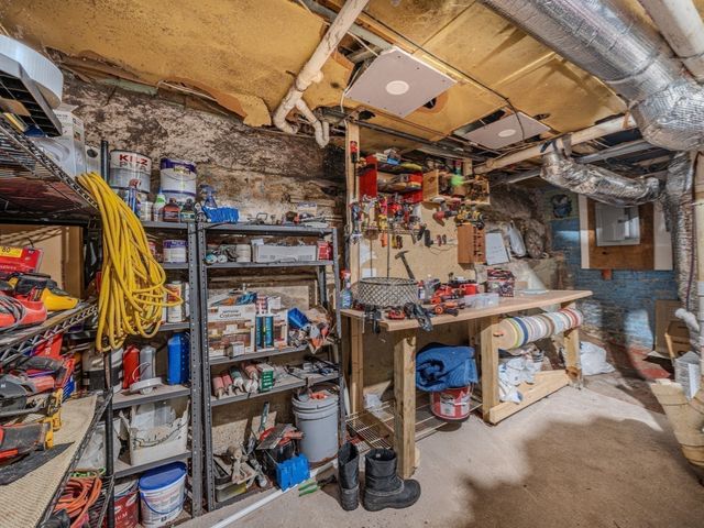 72 Mount Vernon St, Fitchburg, MA 01420