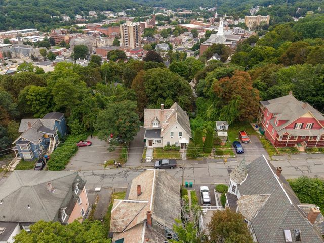 72 Mount Vernon St, Fitchburg, MA 01420