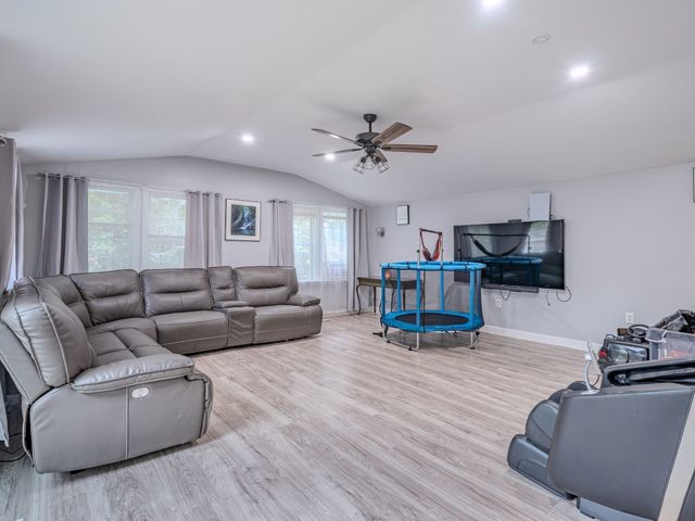 72 Mount Vernon St, Fitchburg, MA 01420
