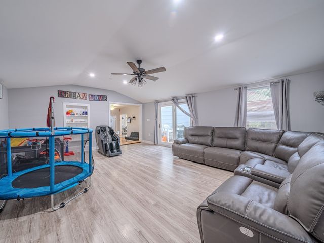 72 Mount Vernon St, Fitchburg, MA 01420