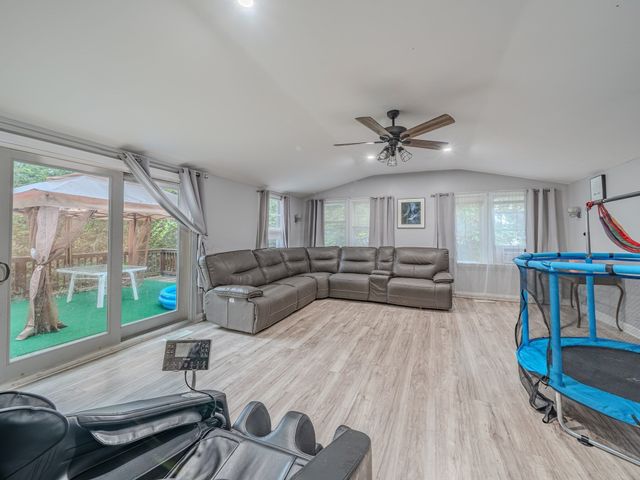 72 Mount Vernon St, Fitchburg, MA 01420