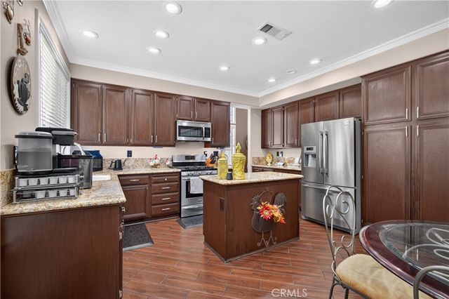992 Chinotto Circle, Corona, CA 92881