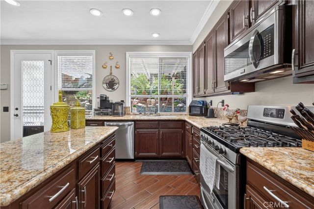 992 Chinotto Circle, Corona, CA 92881