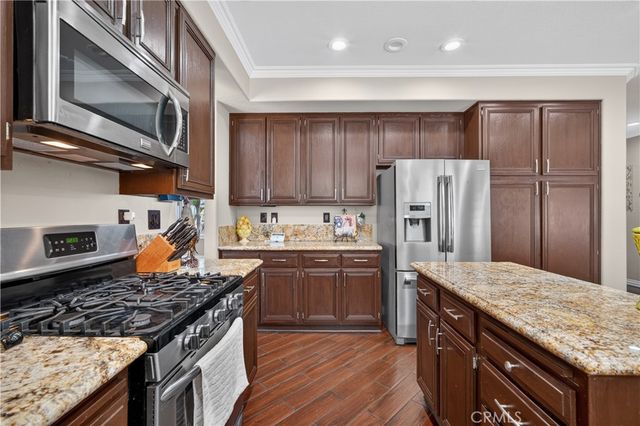 992 Chinotto Circle, Corona, CA 92881