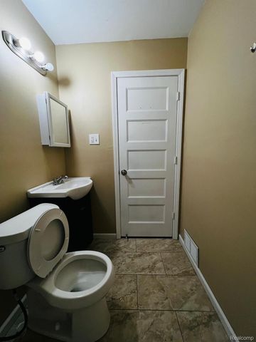 8695 Evergreen Avenue, Detroit, MI 48228