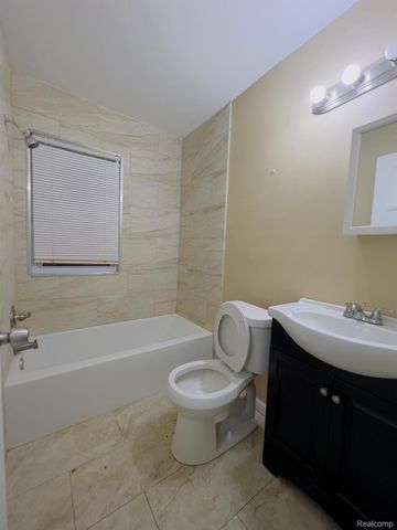 8695 Evergreen Avenue, Detroit, MI 48228