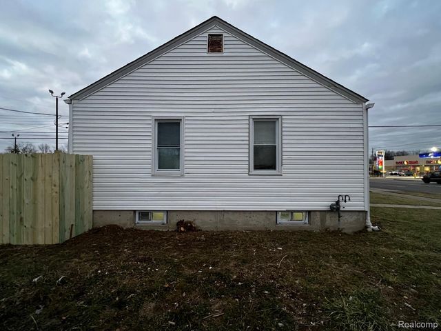 8695 Evergreen Avenue, Detroit, MI 48228