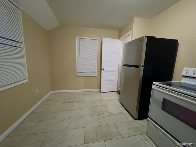 8695 Evergreen Avenue, Detroit, MI 48228