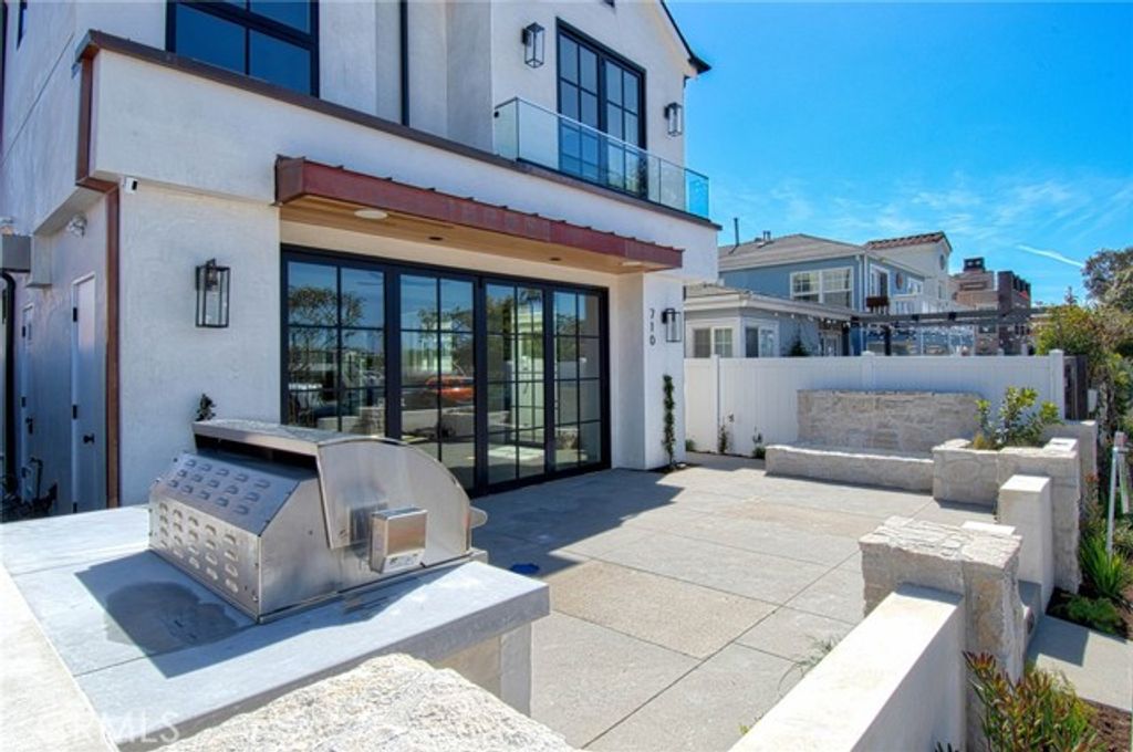 710 Avocado Avenue A, Corona Del Mar (newport Beach), CA 92625