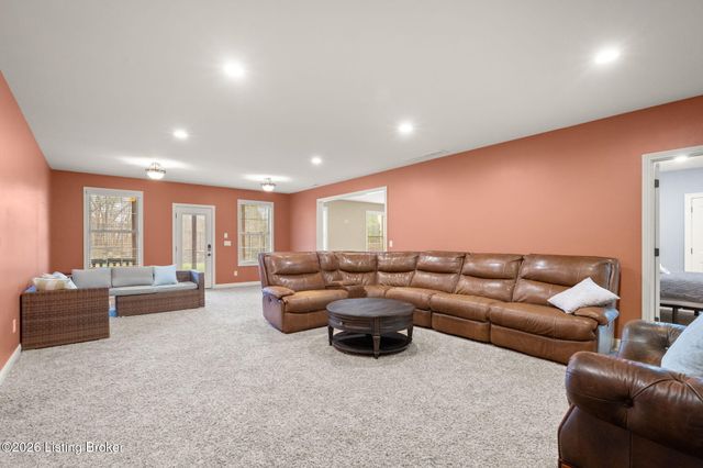 2024 Vincennes Pl, Floyds Knobs, IN 47119