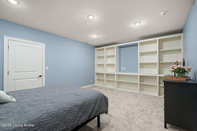 2024 Vincennes Pl, Floyds Knobs, IN 47119