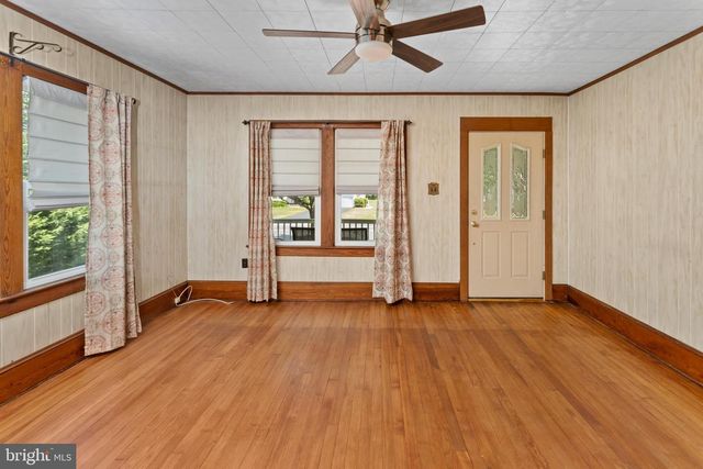 16 HOLLOWAY LN, Bordentown, NJ 08505