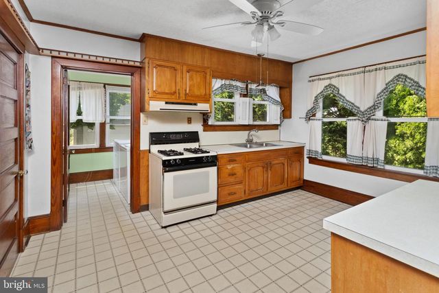 16 HOLLOWAY LN, Bordentown, NJ 08505