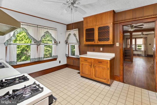 16 HOLLOWAY LN, Bordentown, NJ 08505