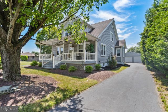 16 HOLLOWAY LN, Bordentown, NJ 08505