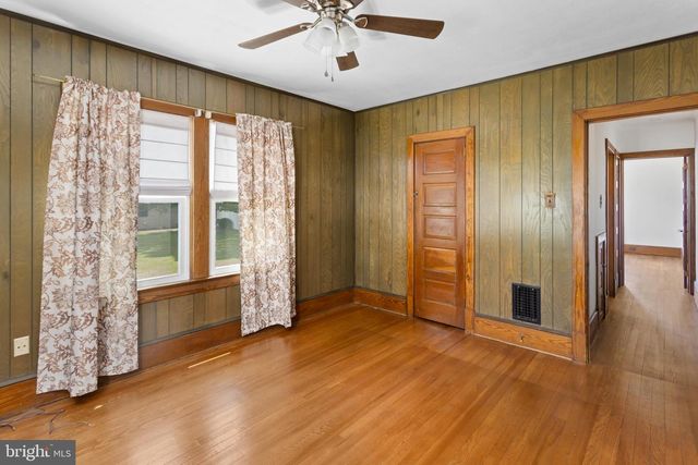 16 HOLLOWAY LN, Bordentown, NJ 08505
