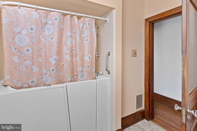 16 HOLLOWAY LN, Bordentown, NJ 08505