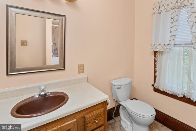 16 HOLLOWAY LN, Bordentown, NJ 08505