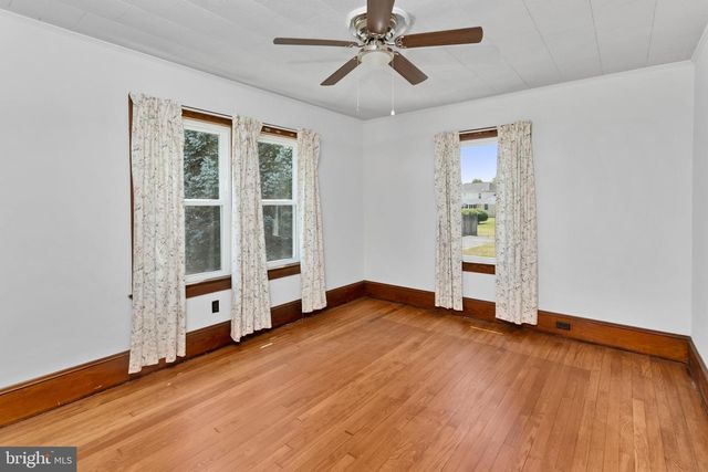 16 HOLLOWAY LN, Bordentown, NJ 08505