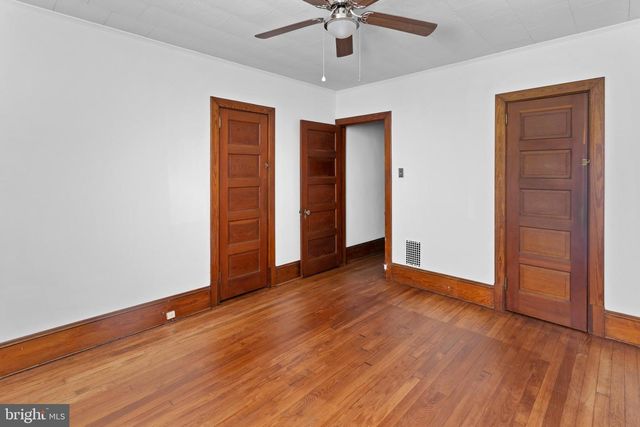 16 HOLLOWAY LN, Bordentown, NJ 08505