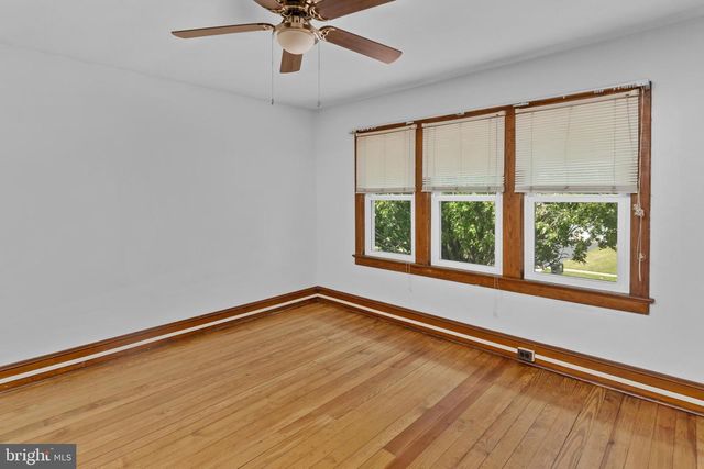 16 HOLLOWAY LN, Bordentown, NJ 08505