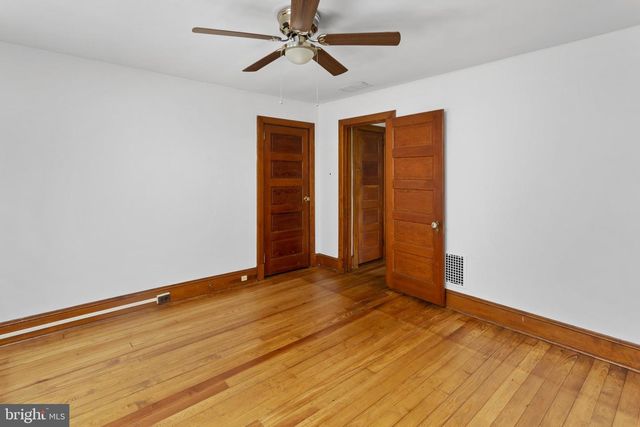 16 HOLLOWAY LN, Bordentown, NJ 08505
