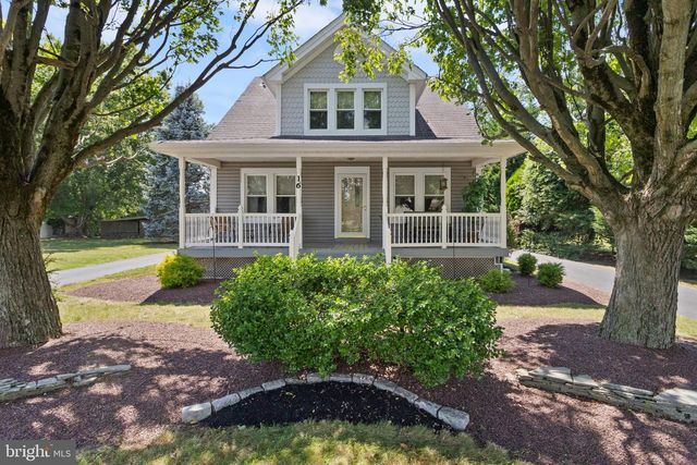 16 HOLLOWAY LN, Bordentown, NJ 08505